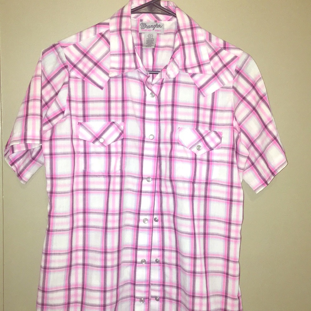 Size SM Women's Wrangler button up shirt.
